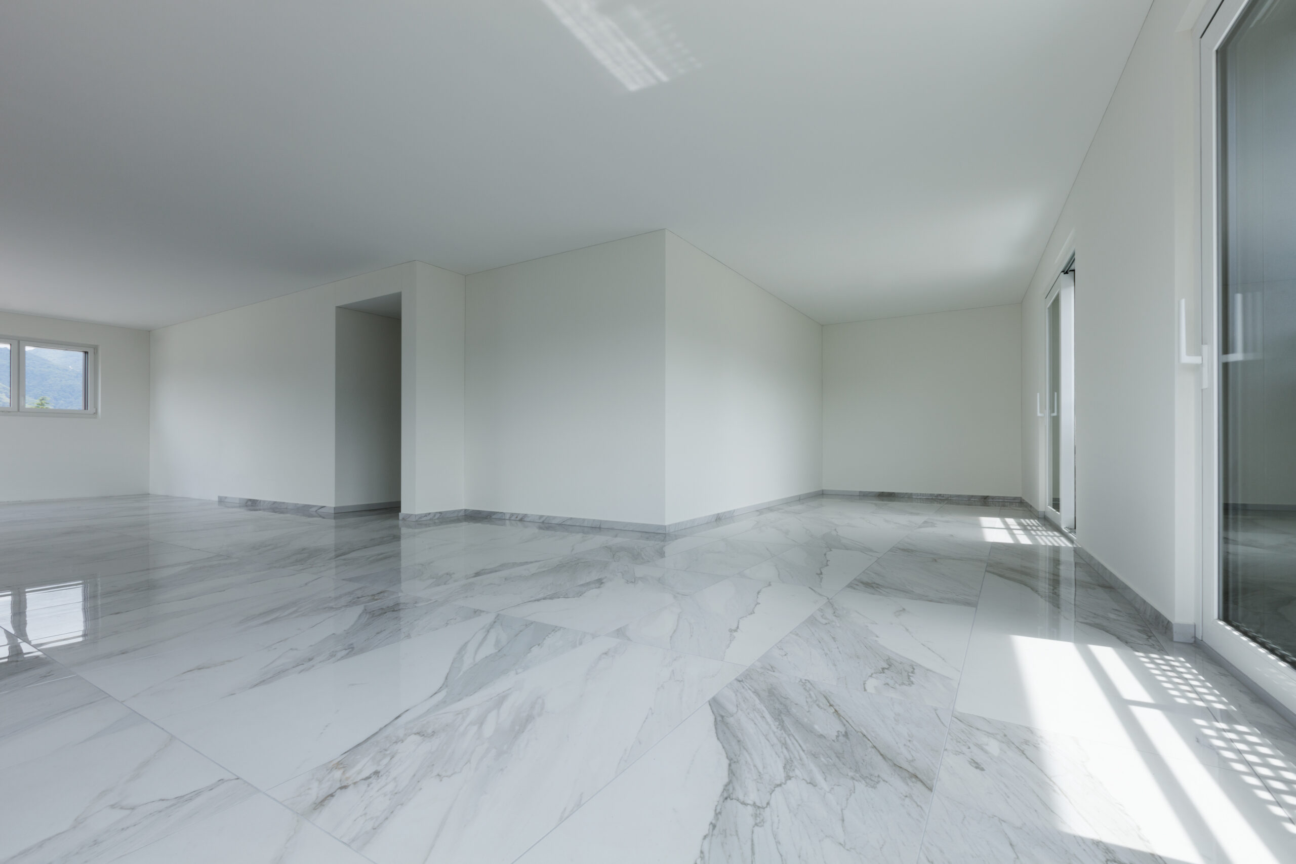 Interior,Of,Empty,Apartment,,Wide,Room,With,Marble,Floor