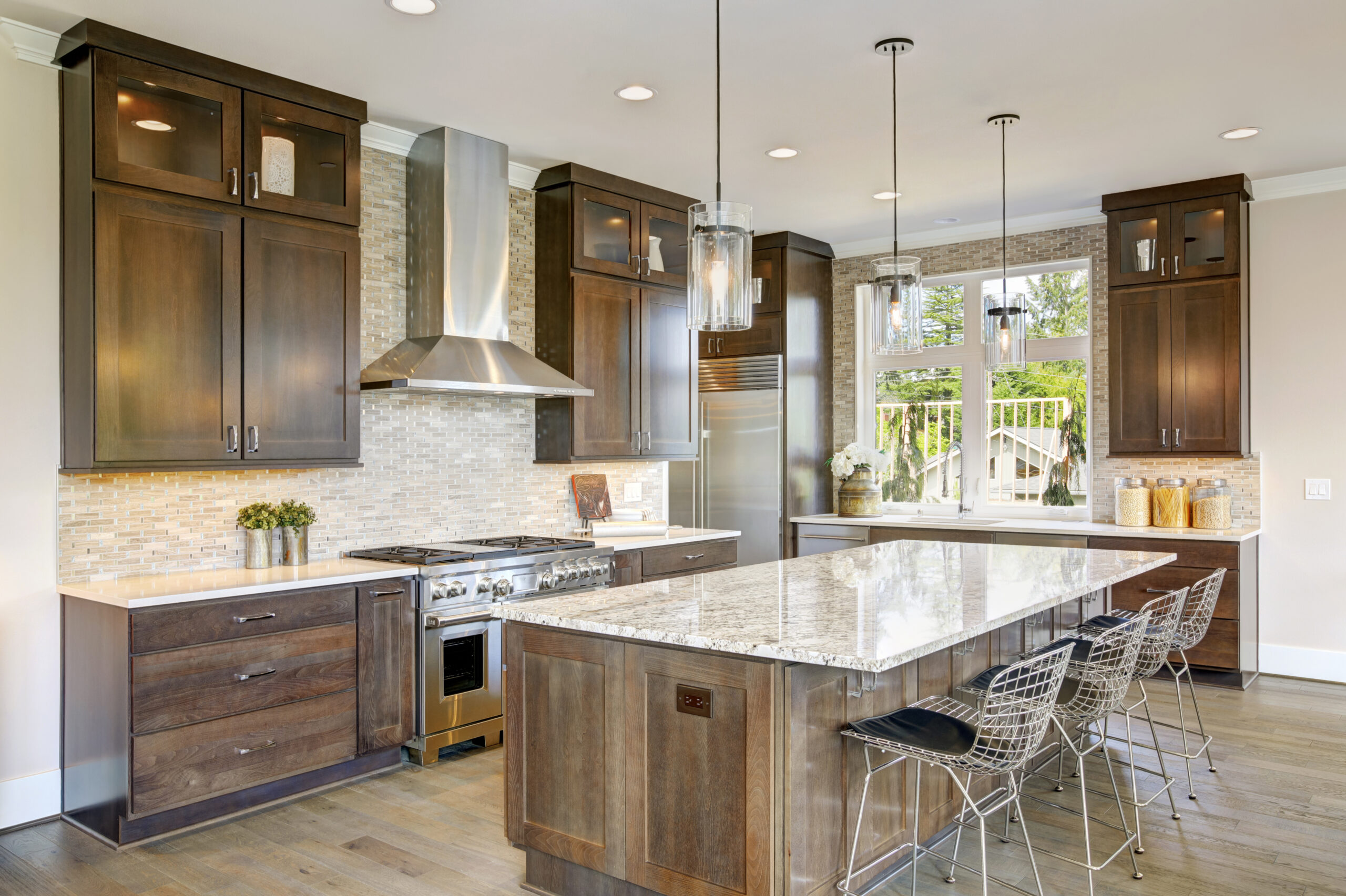 Luxury,Kitchen,Accented,With,Large,Granite,Kitchen,Island,,Taupe,Tile