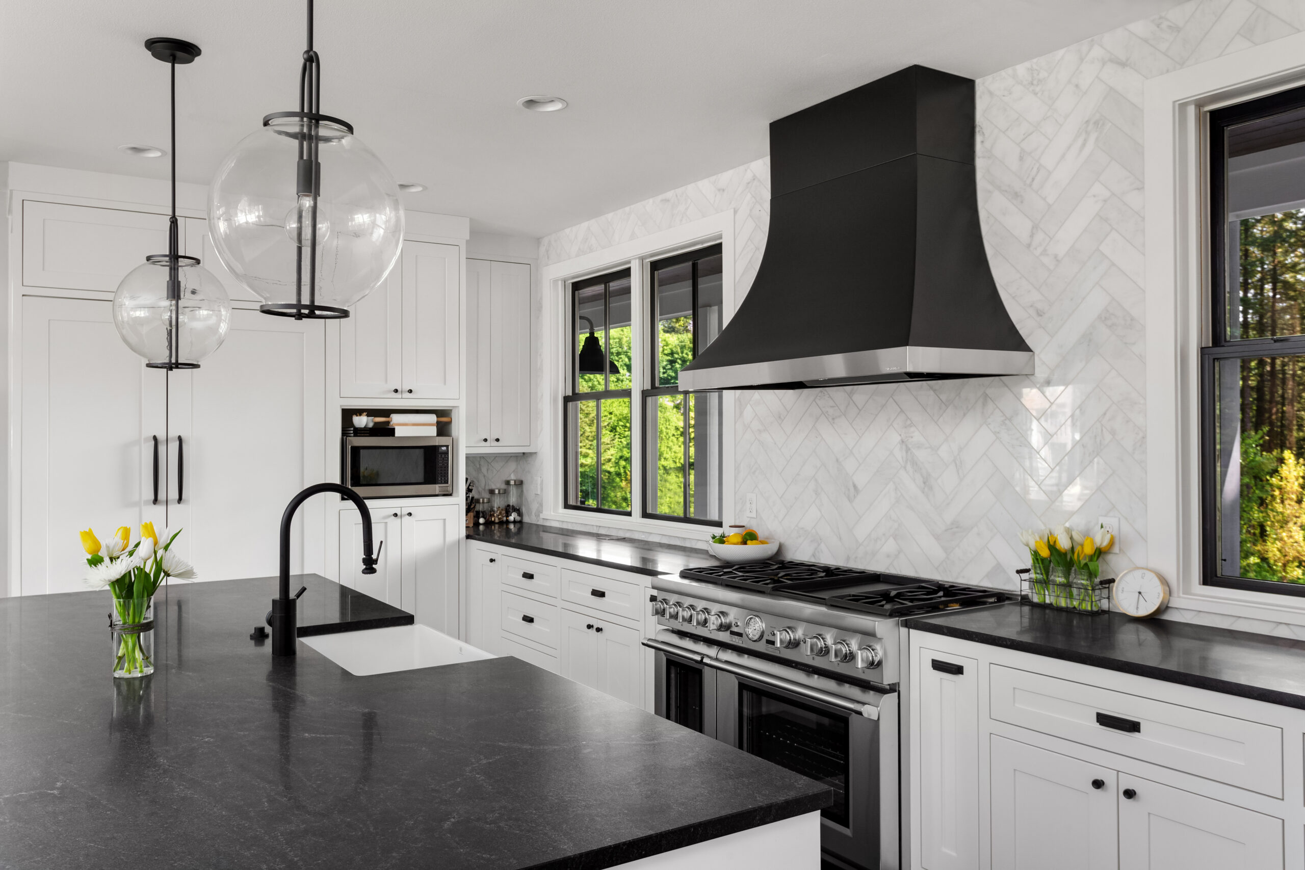 Beautiful,Kitchen,In,New,Luxury,Home.,Features,Black,Counters,And