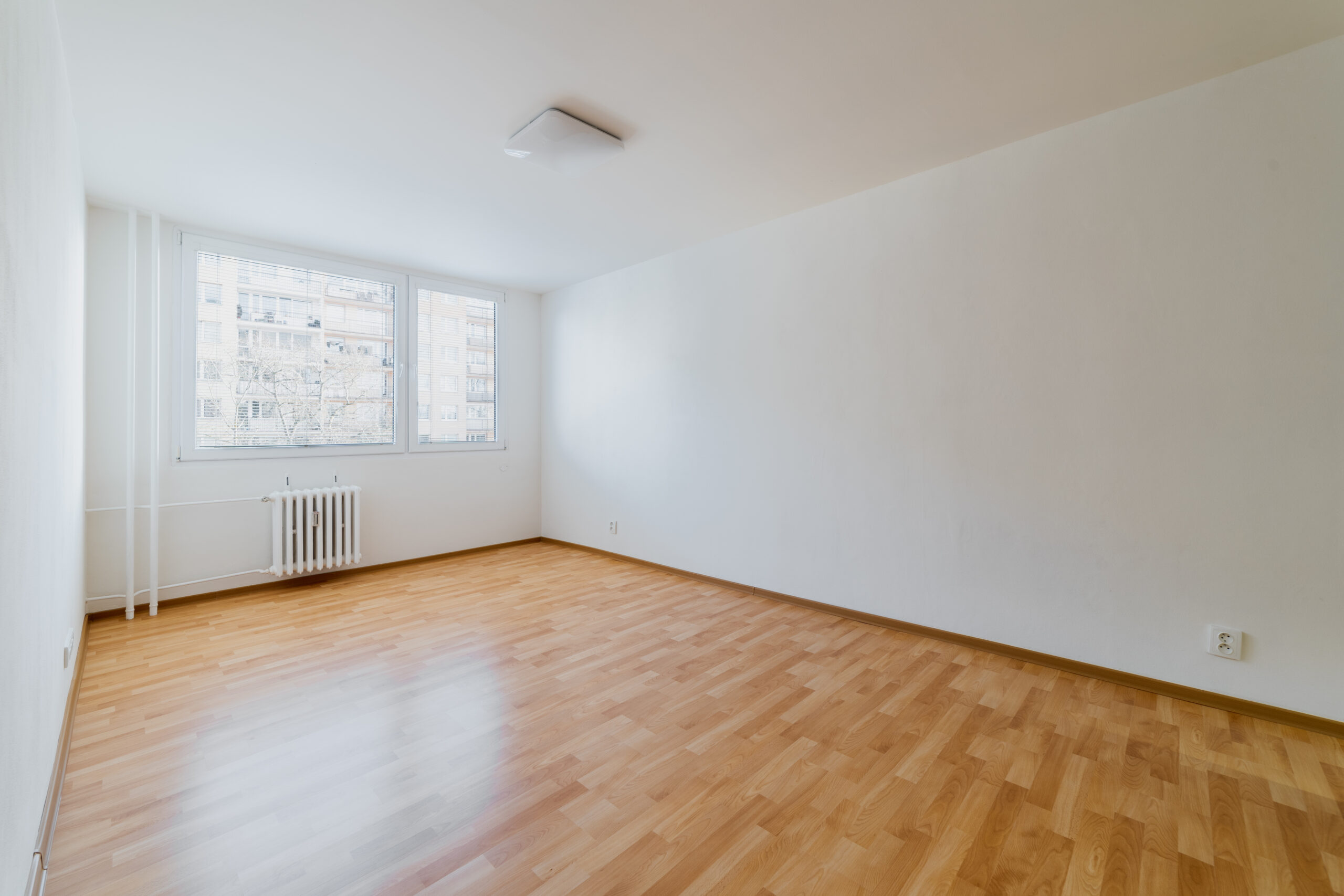 Empty,Clean,Room,In,Apartment