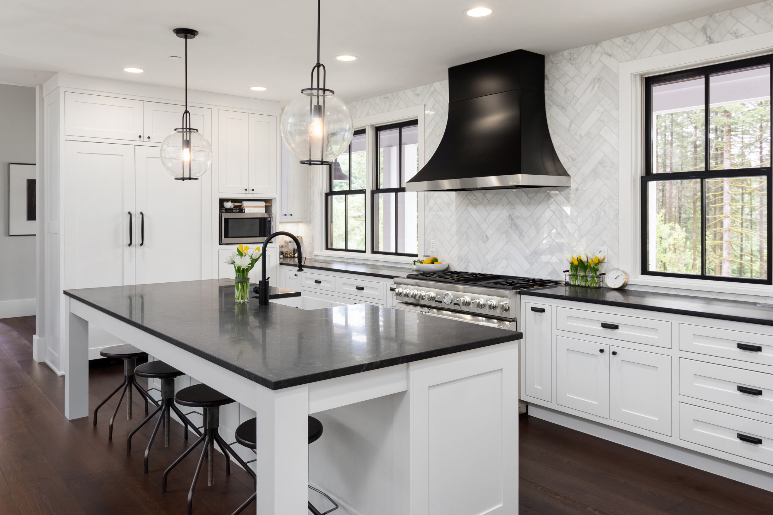 Beautiful,Kitchen,In,New,Luxury,Home,With,White,Cabinets,And