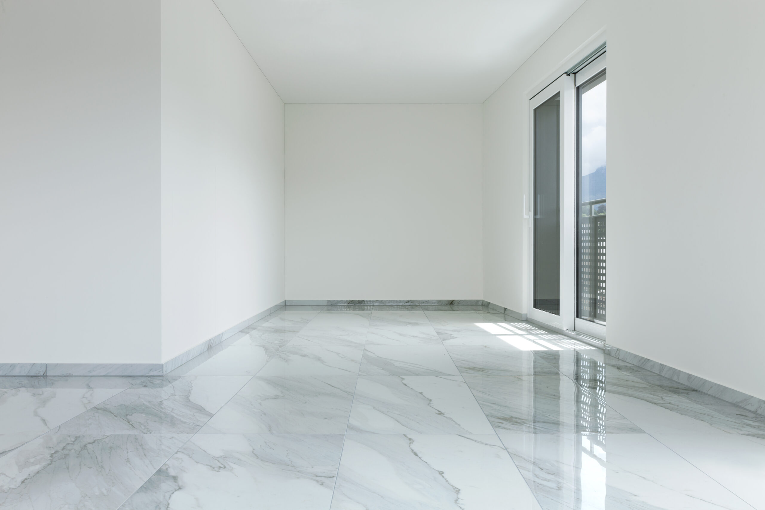 Interior,Of,Empty,Apartment,,Wide,Room,With,Marble,Floor