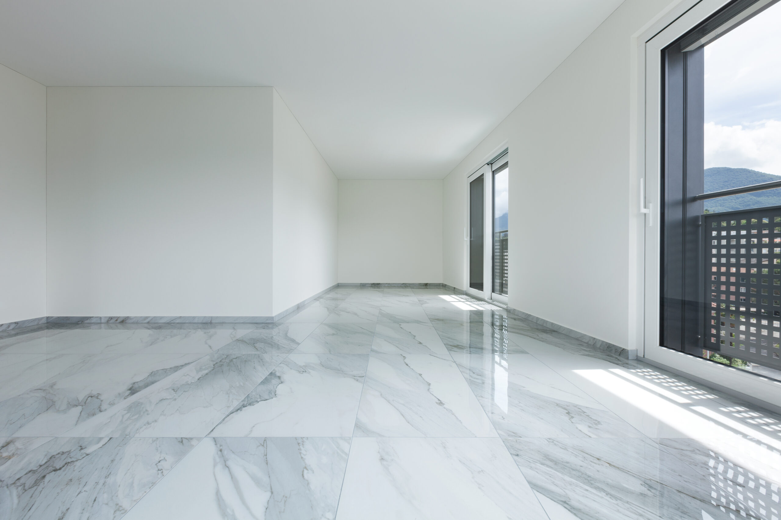 Interior,Of,Empty,Apartment,,Wide,Room,With,Marble,Floor